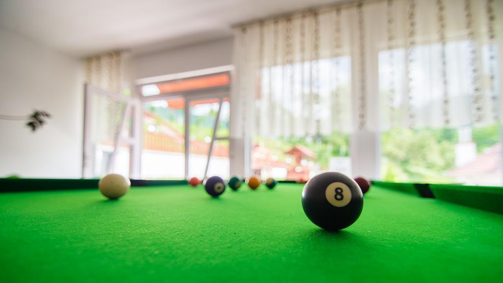 Pensiunea Tinelu Brasov Négyfalu Kültér fotó