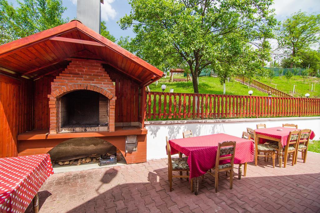 Pensiunea Tinelu Brasov Négyfalu Kültér fotó